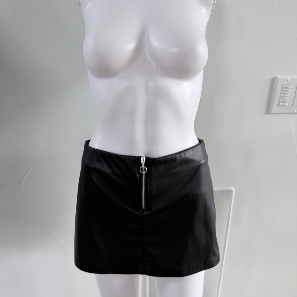 New Y2K Zara Faux Leather Black Zippered Mini Skort size XS